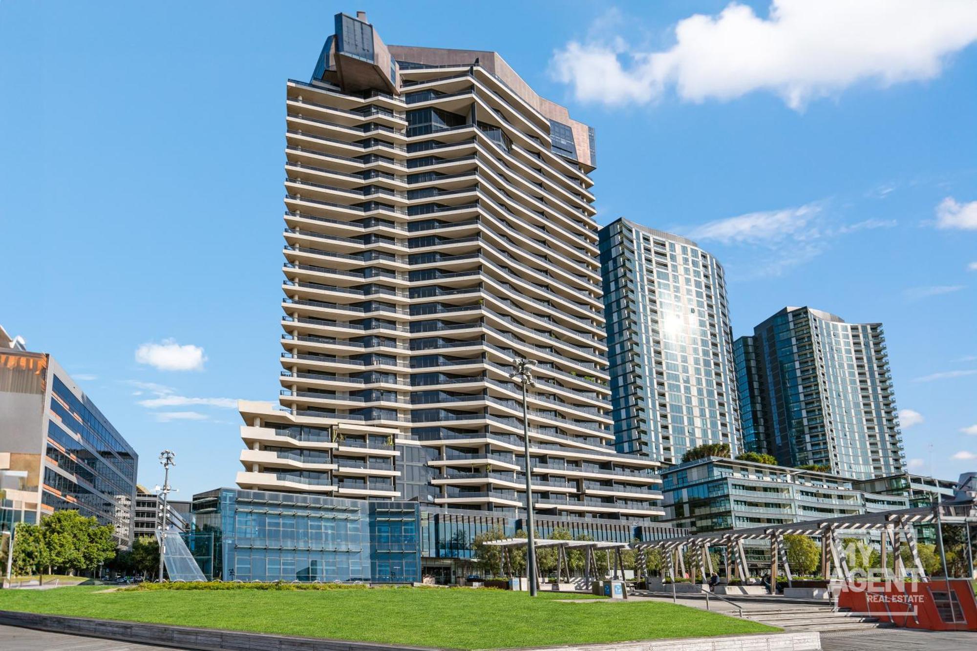 Spectacular Victoria Harbour Docklands Apartment *