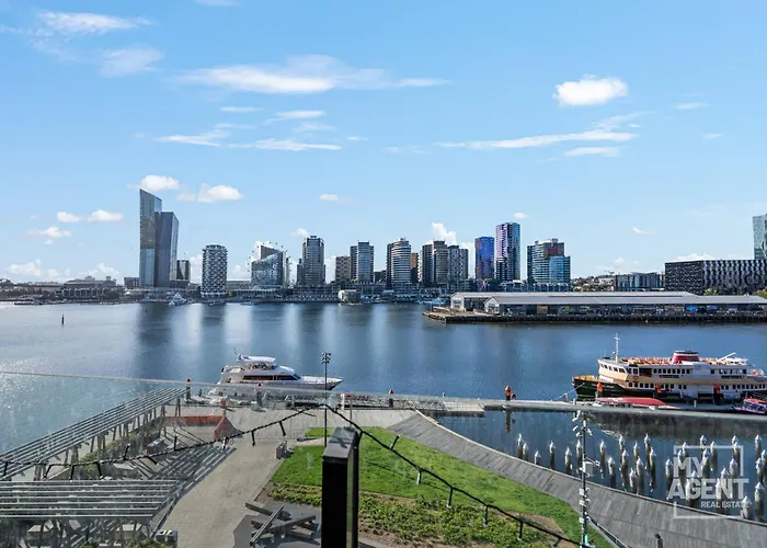Spectacular Victoria Harbour Apartment Docklands