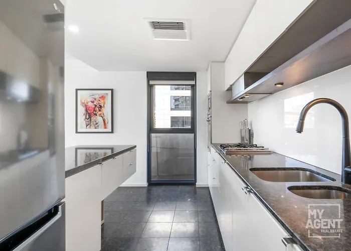 Spectacular Victoria Harbour Apartment Docklands