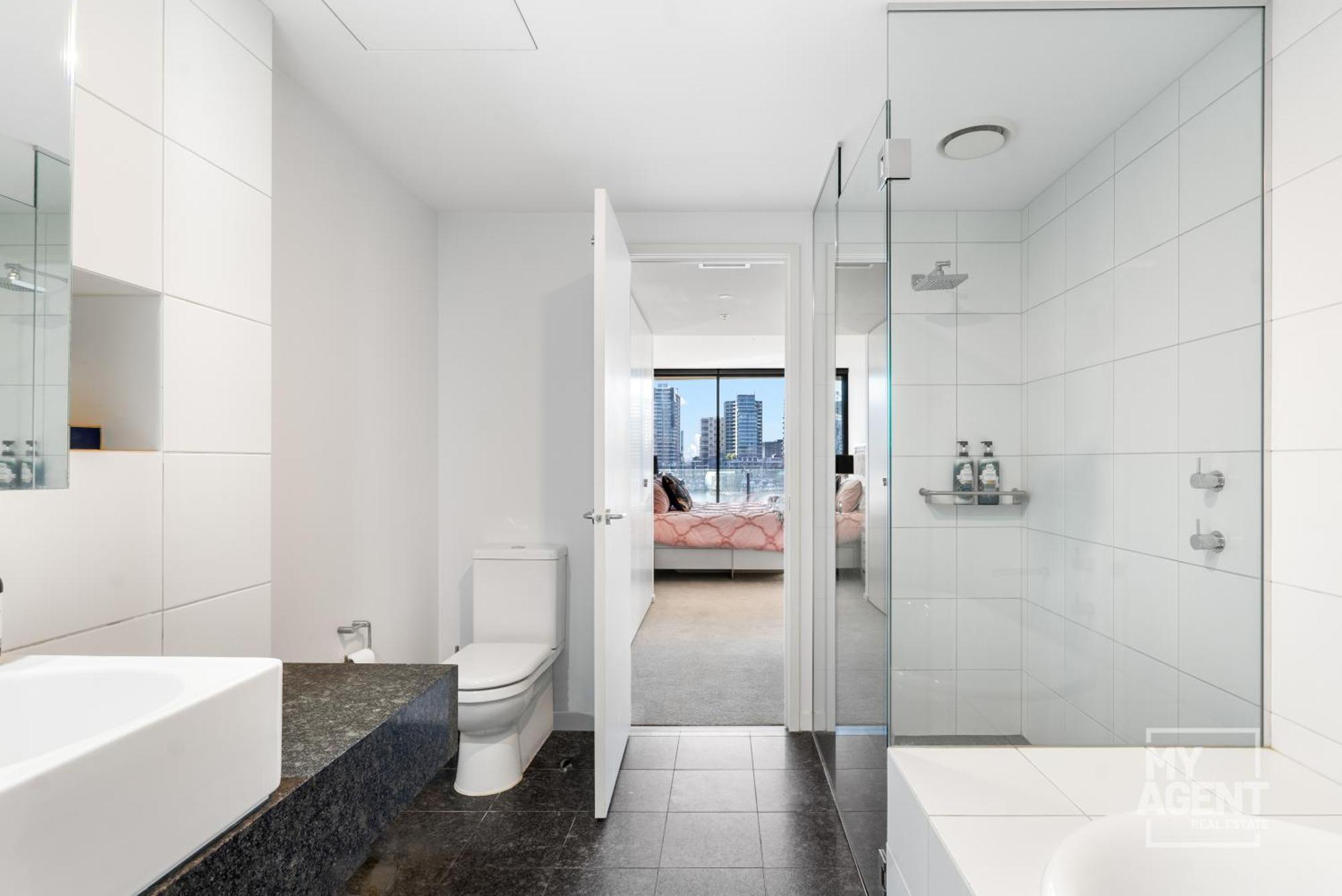 Spectacular Victoria Harbour Docklands Apartment Melbourne