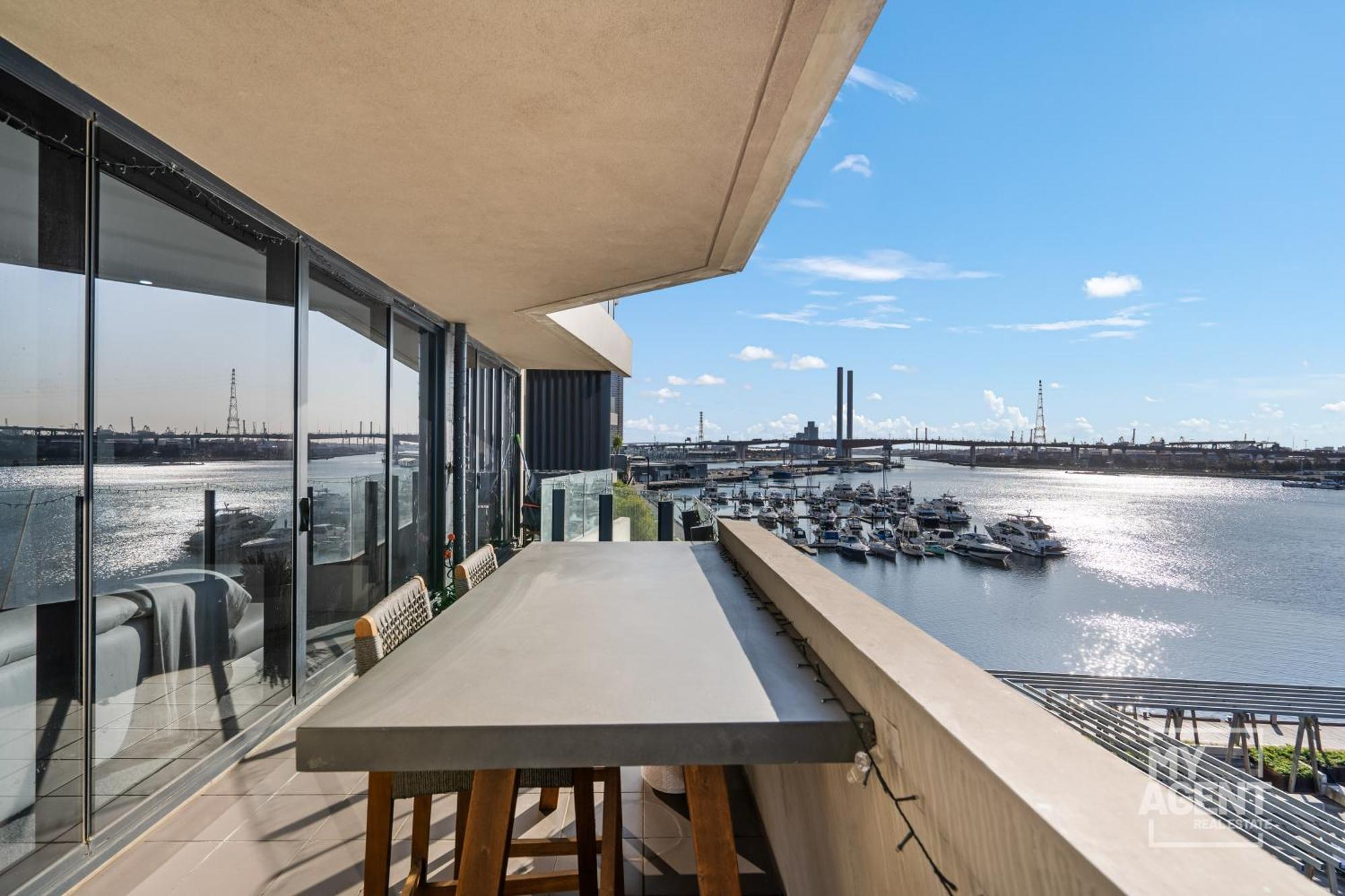 Apartment Spectacular Victoria Harbour Docklands Melbourne